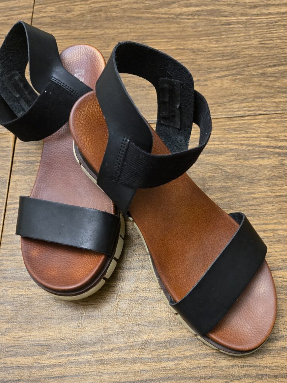 MIA Amore Calily Women's Leather Black/Tan Wedge Open Toe Sandals - SZ 8.5M
